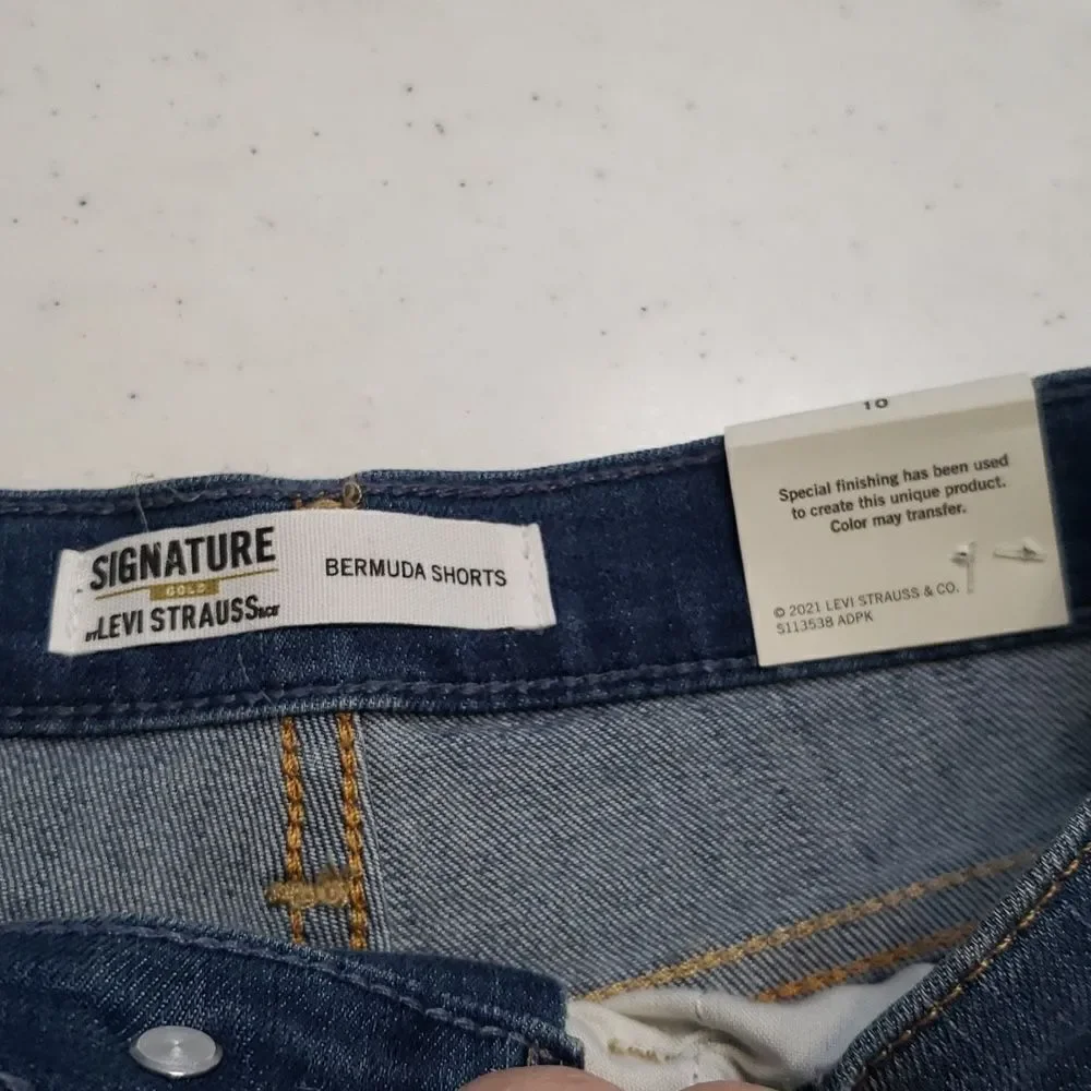 NWT Girls Signature Levi's GOLD Cuffed Bermuda Shorts Sz 10